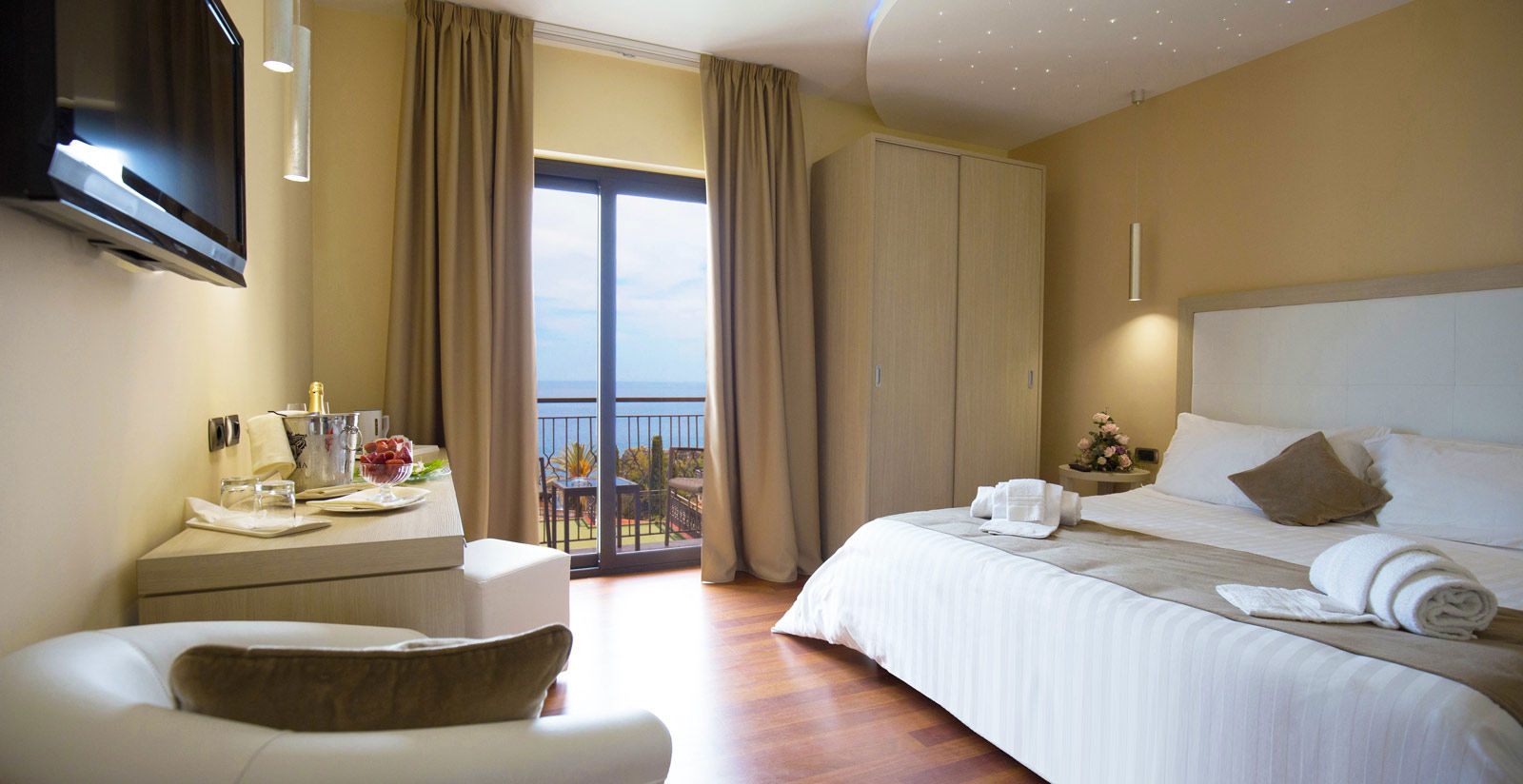 Executive room with Balcony and Sea View 4
