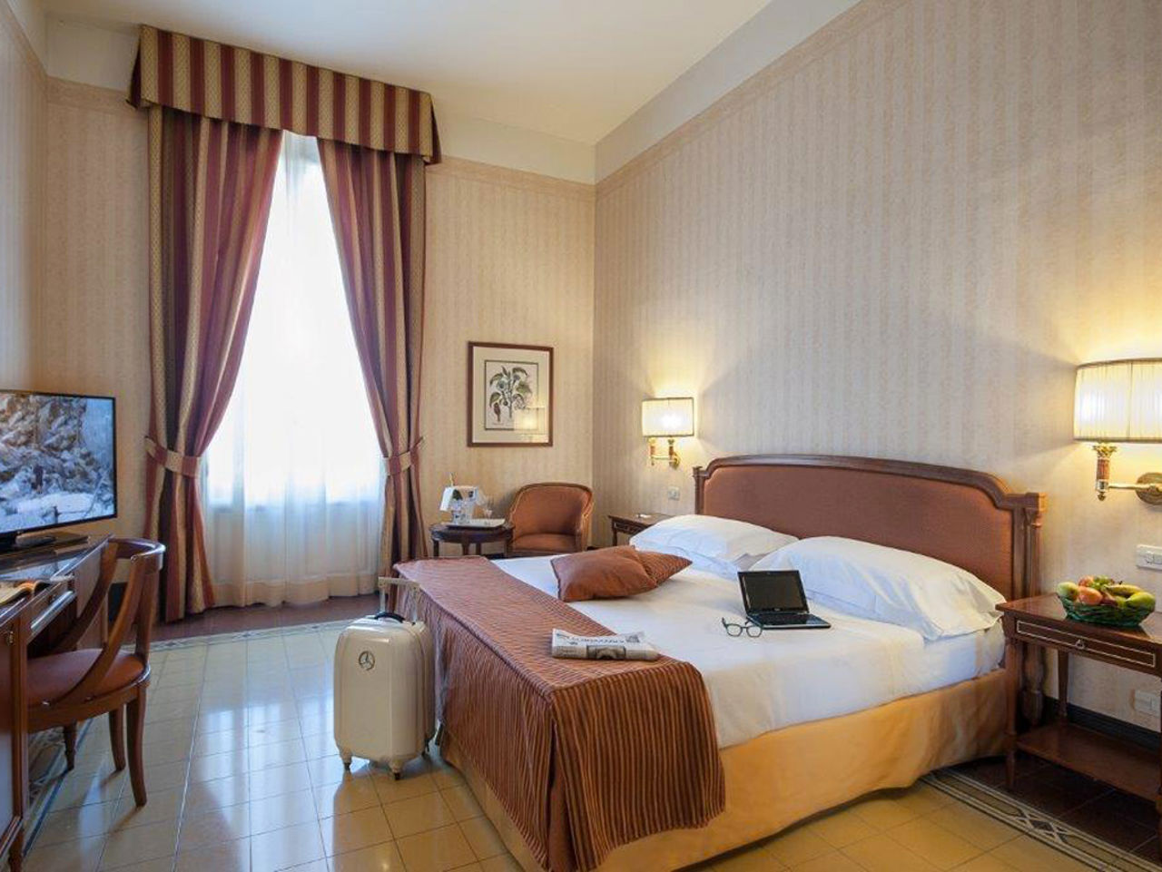 Choose the Classic Room of GH Royal Viareggio in Versilia