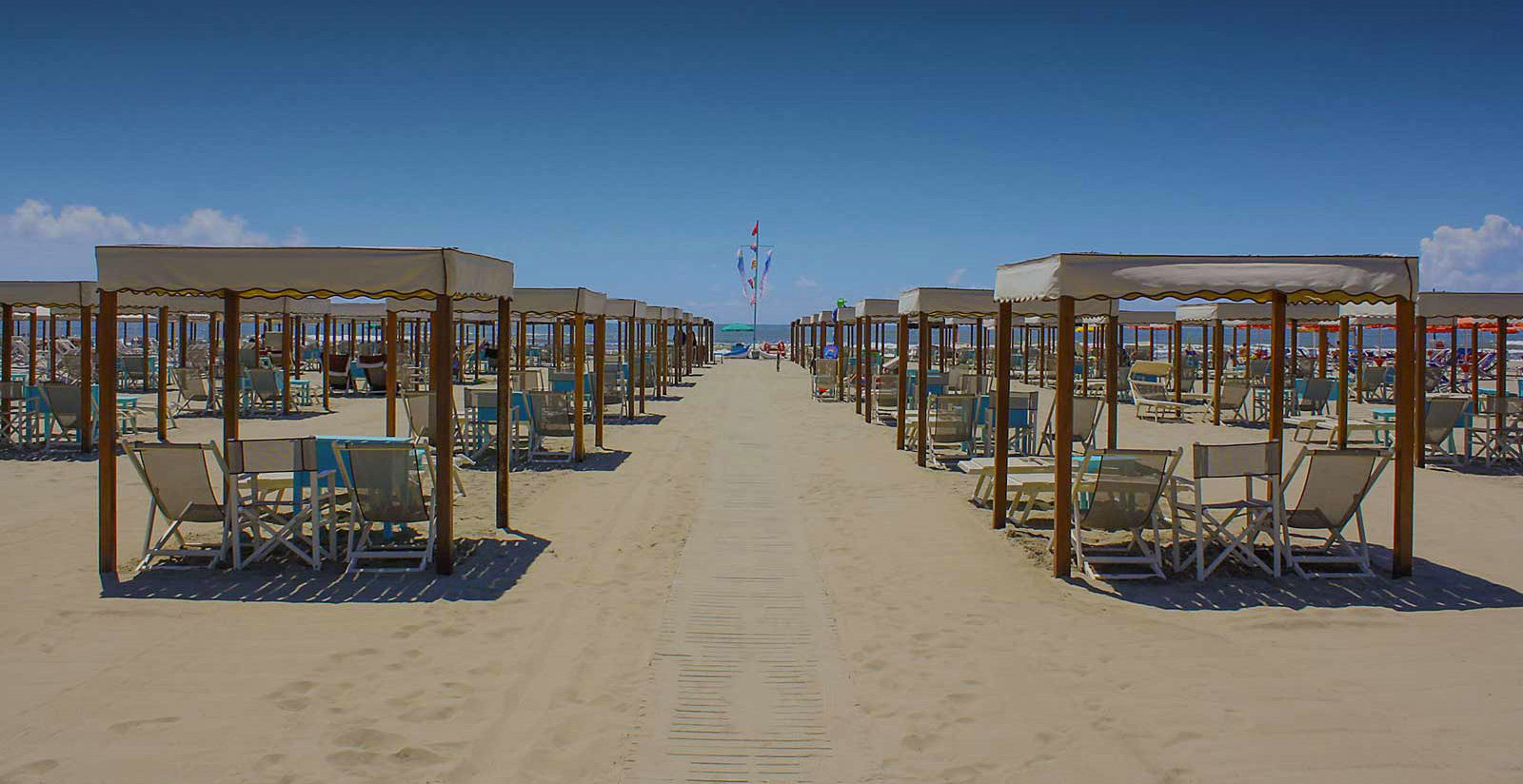 Der Strand und die Promenade von Viareggio 1