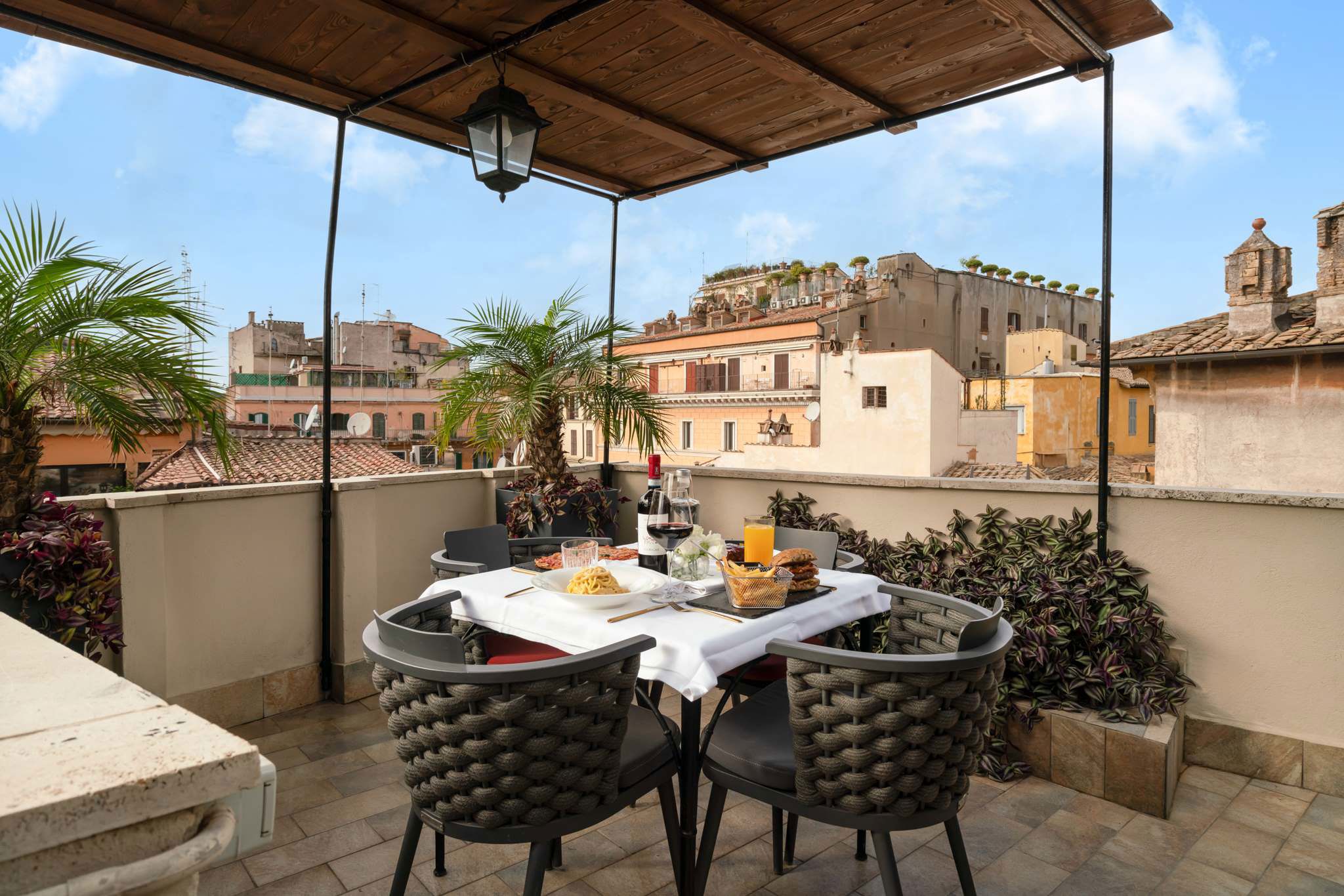 Suite in Via della Rosetta 11 of Antico Albergo del Sole Al Pantheon