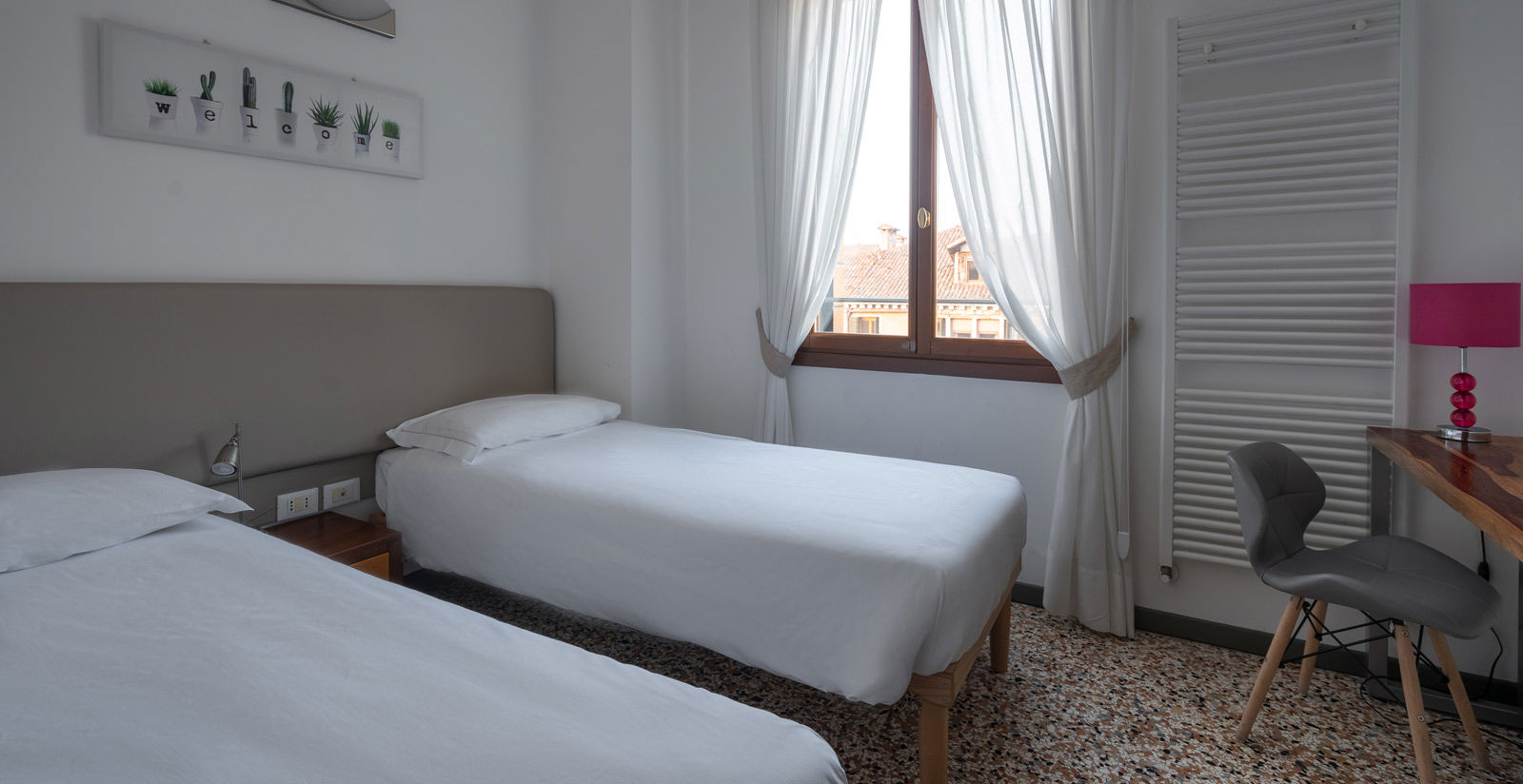 Book the Deluxe with a panoramic view of Rimon Place in Venice