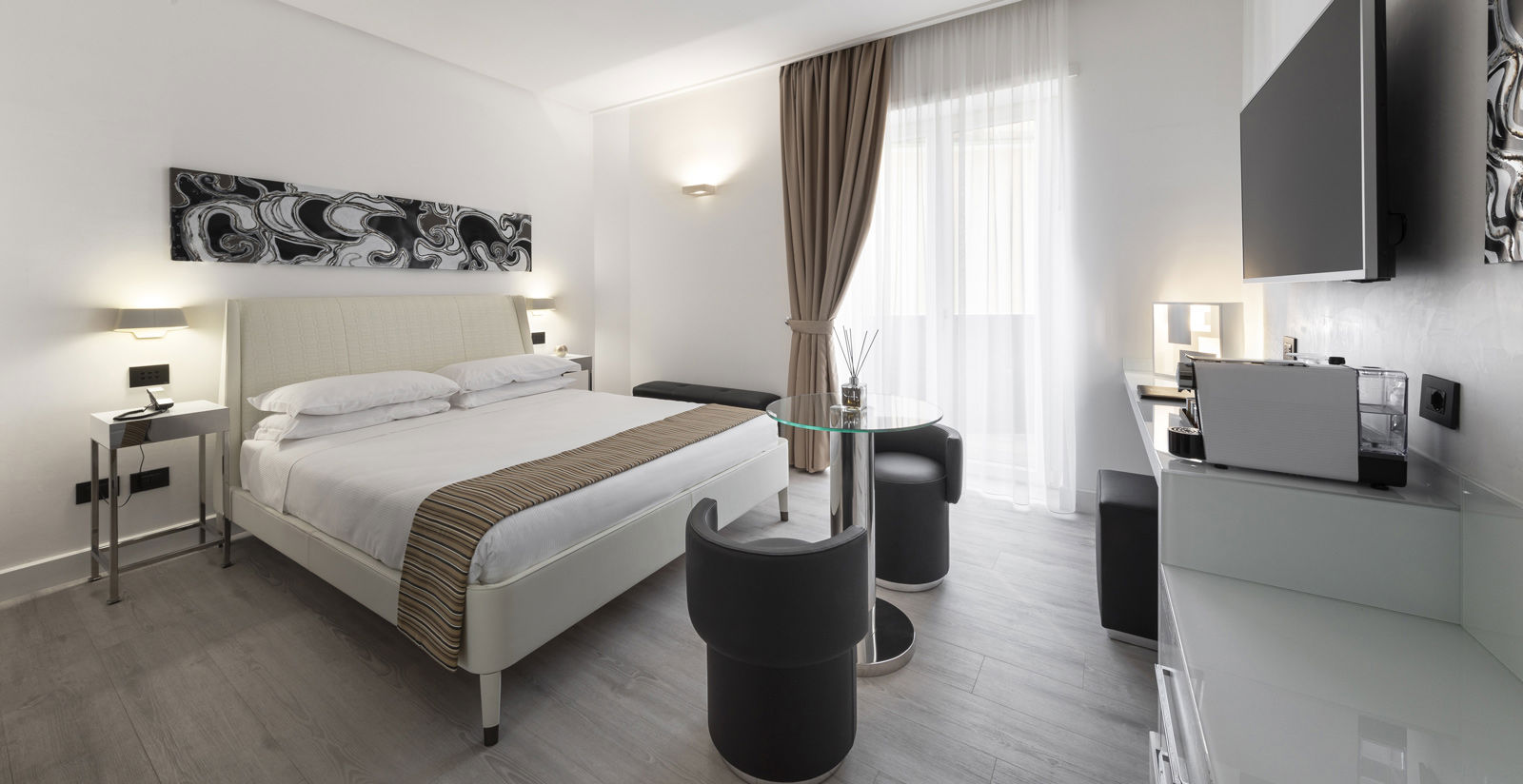 LHP Napoli Palace - Rooms & Suites 8