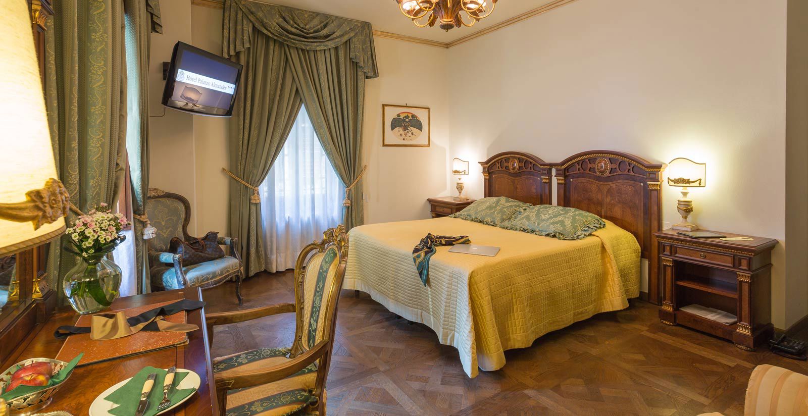 Discover the rooms of Hotel Palazzo Alexander in Lucca center