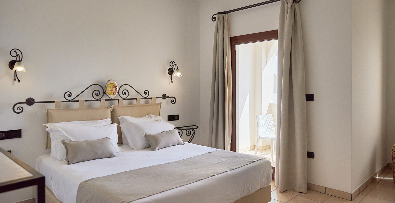 Deluxe room with sea view 4