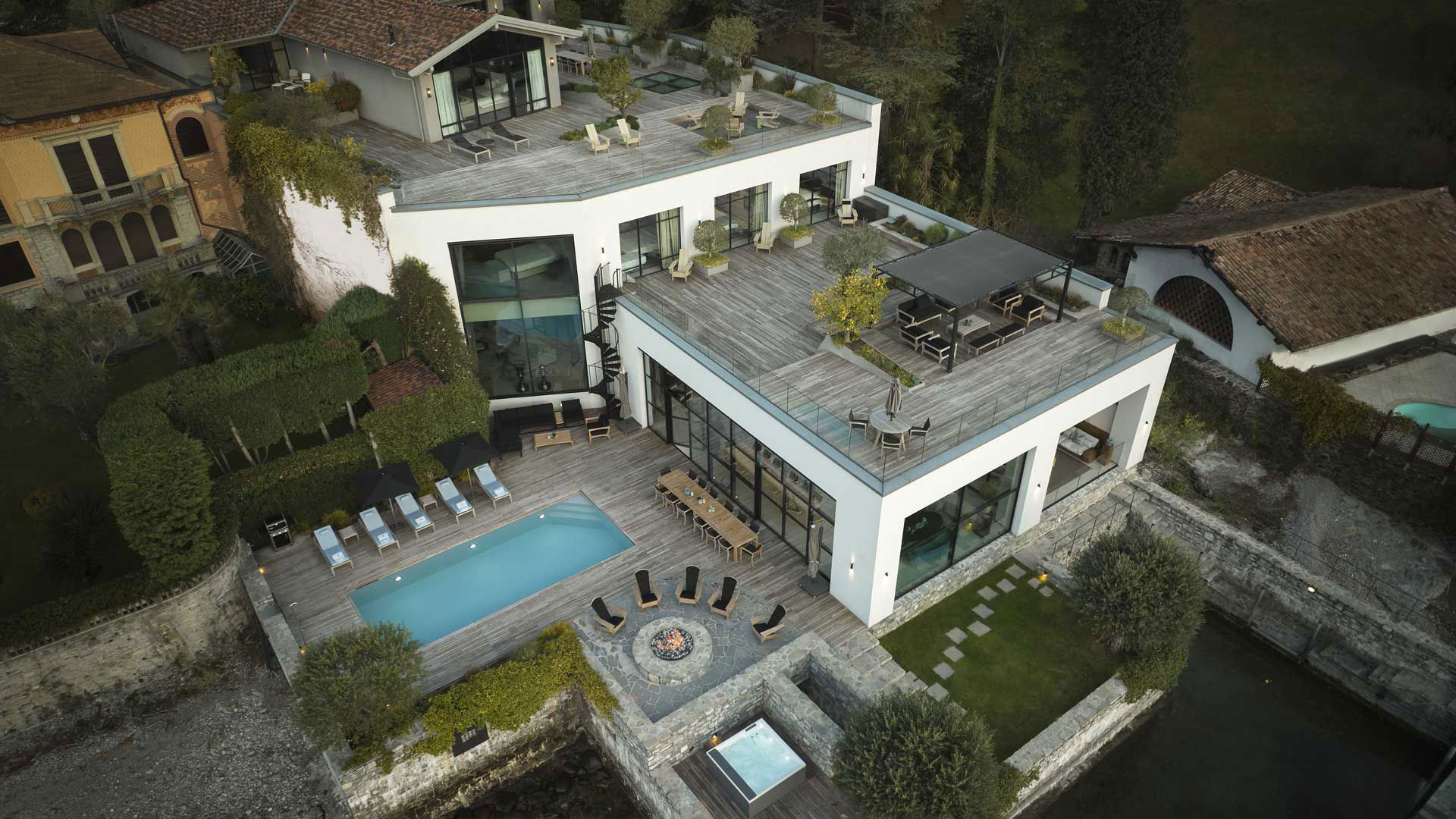 Modern villa on Lake Como 4